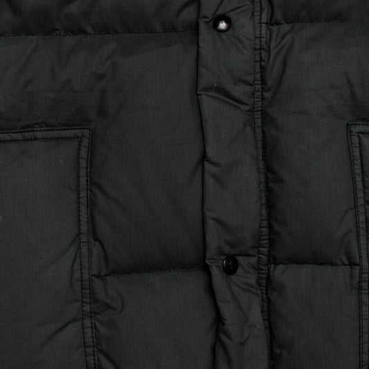 📁 Vintage Streetwear Puffer Jacket [Mockup]